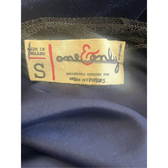 One & Only Urban Outfitters Lace Top Velvet Bottom Mini Dress Sz S - Picture 4 of 6